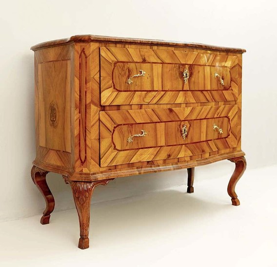 18th Century German Chest of Drawers in Walnut