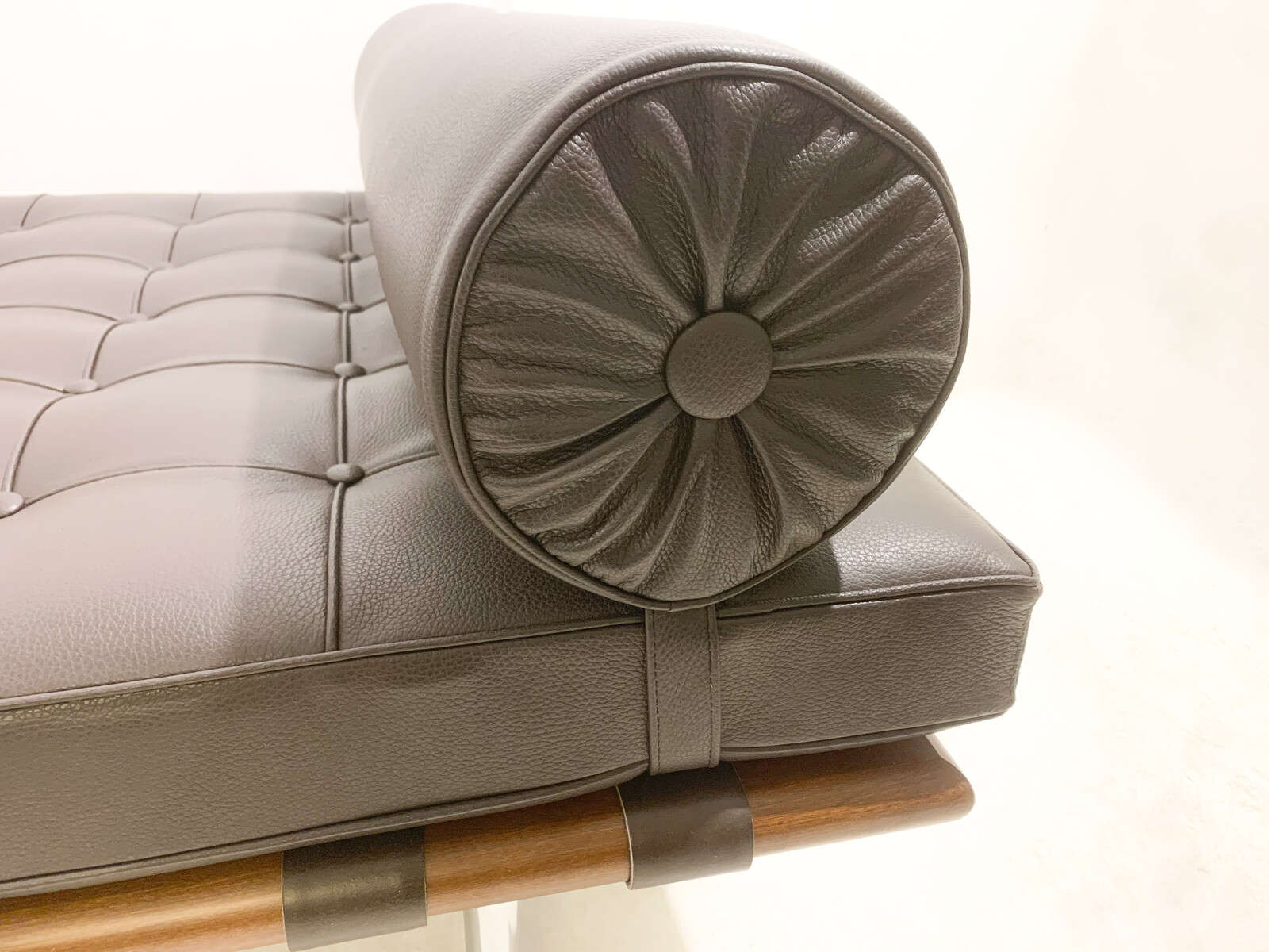 Barcelona Daybed by Ludwig Mies van der Rohe for Knoll, Brown Leather, 1990s