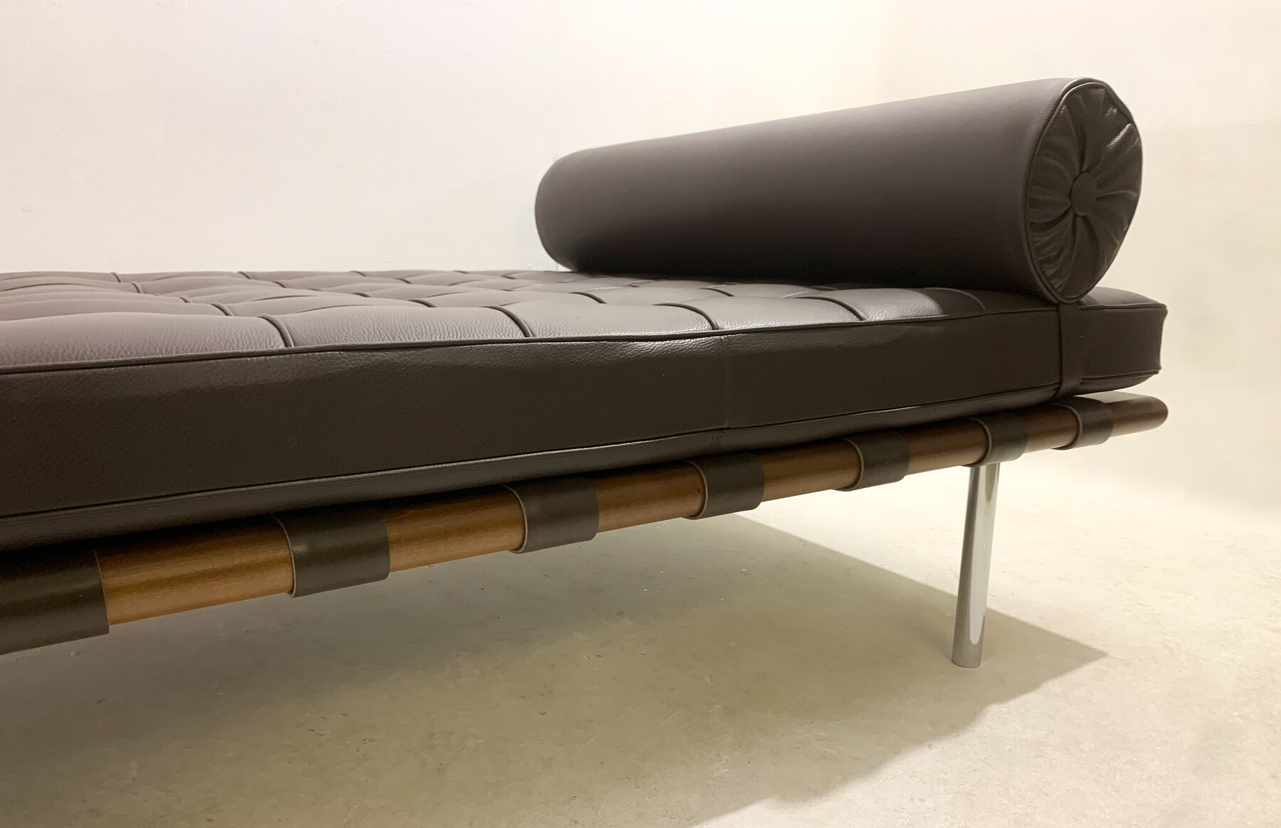 Barcelona Daybed by Ludwig Mies van der Rohe for Knoll, Brown Leather, 1990s