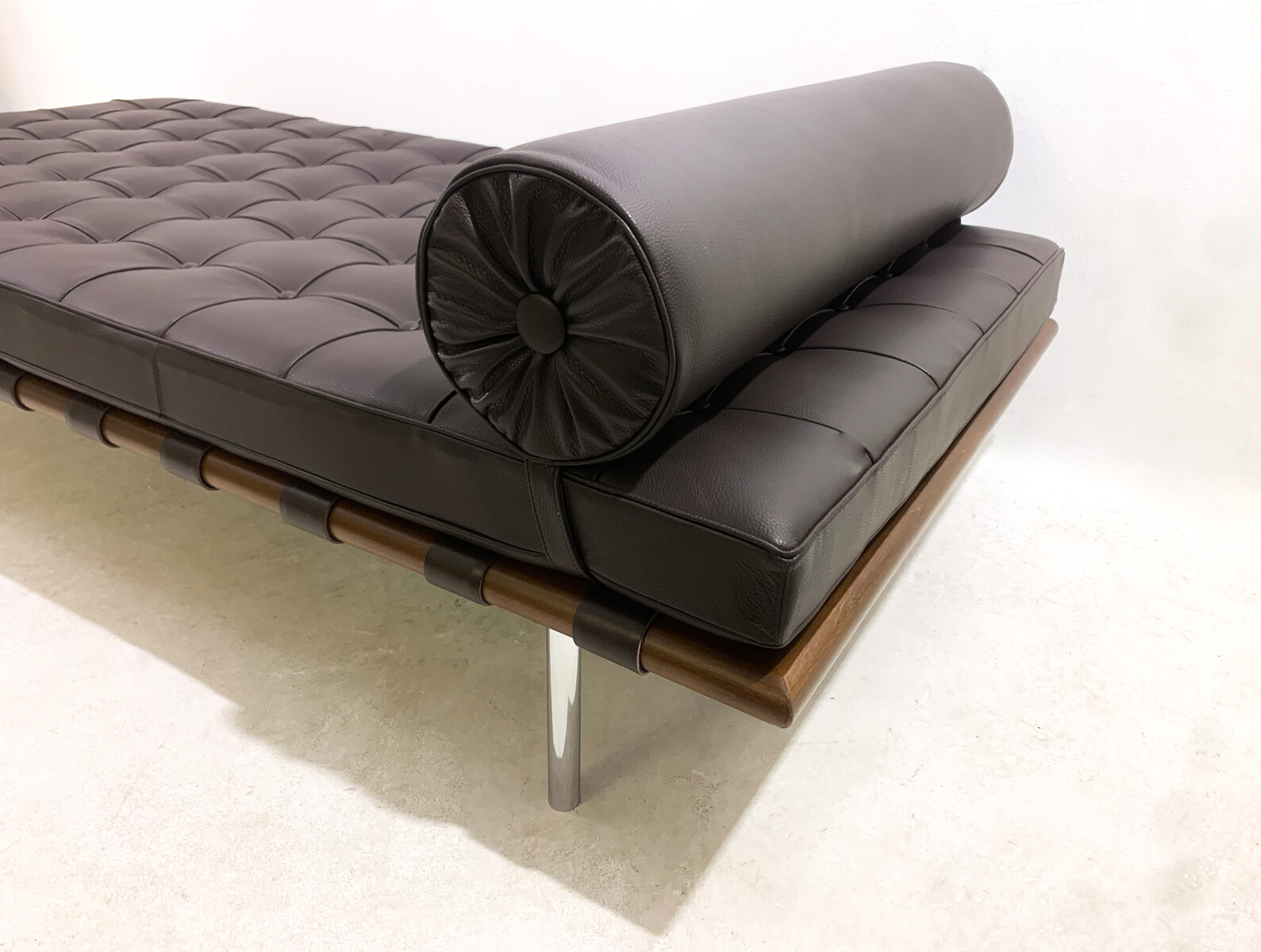 Barcelona Daybed by Ludwig Mies van der Rohe for Knoll, Brown Leather, 1990s