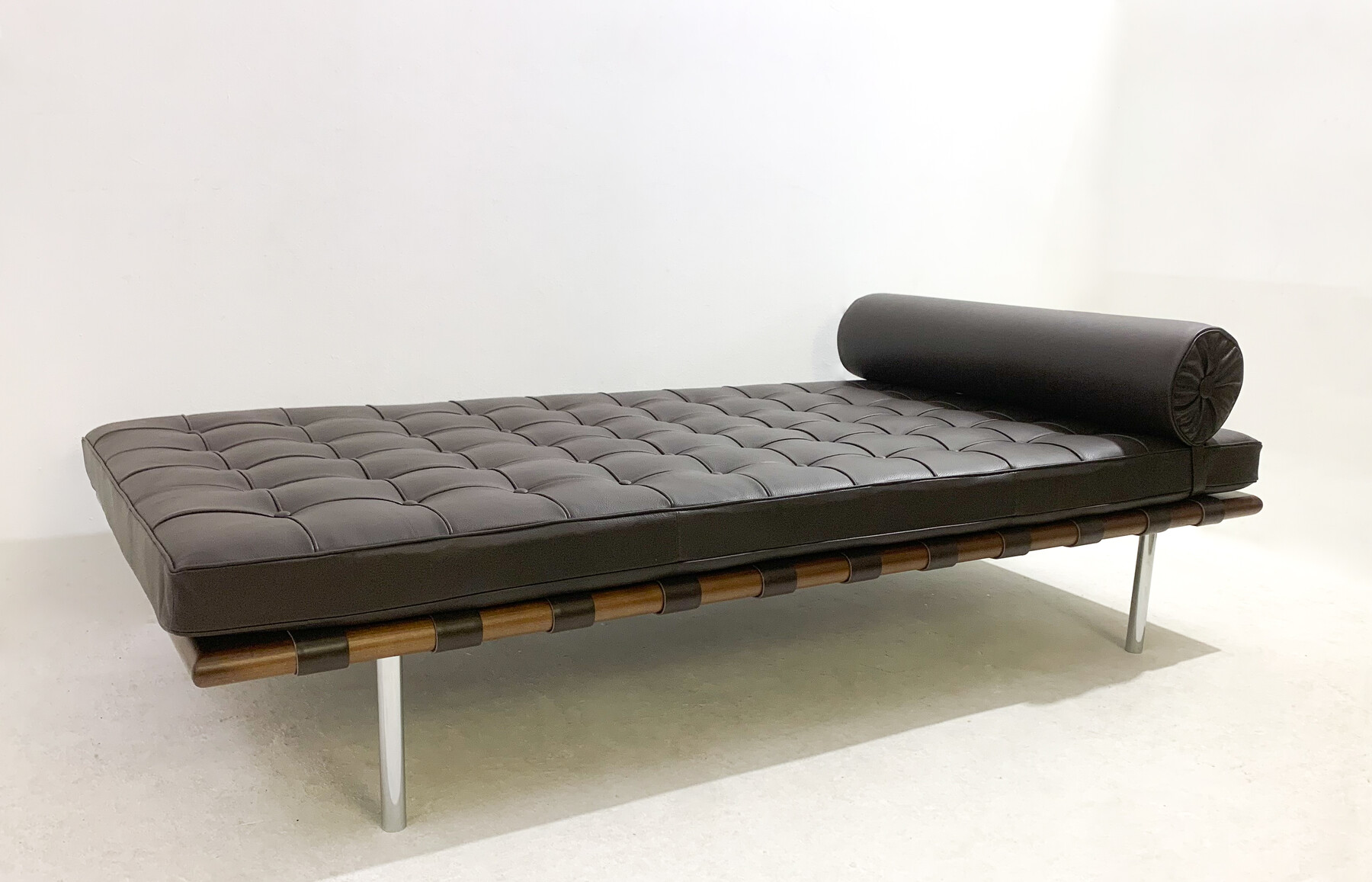 Barcelona Daybed by Ludwig Mies van der Rohe for Knoll, Brown Leather, 1990s