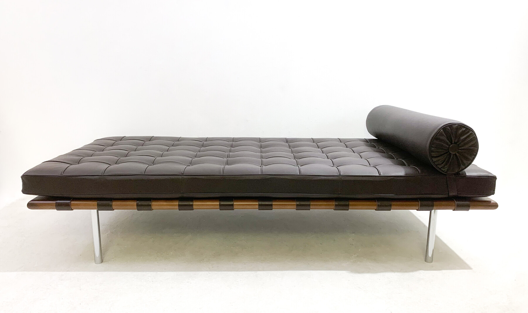 Barcelona Daybed by Ludwig Mies van der Rohe for Knoll, Brown Leather, 1990s