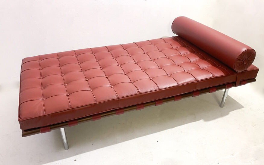 Barcelona Daybed by Ludwig Mies van der Rohe for Knoll, Burgundy Leather, 1990s