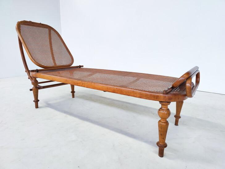Bentwood Daybed by Thonet, Austria, 1900s
