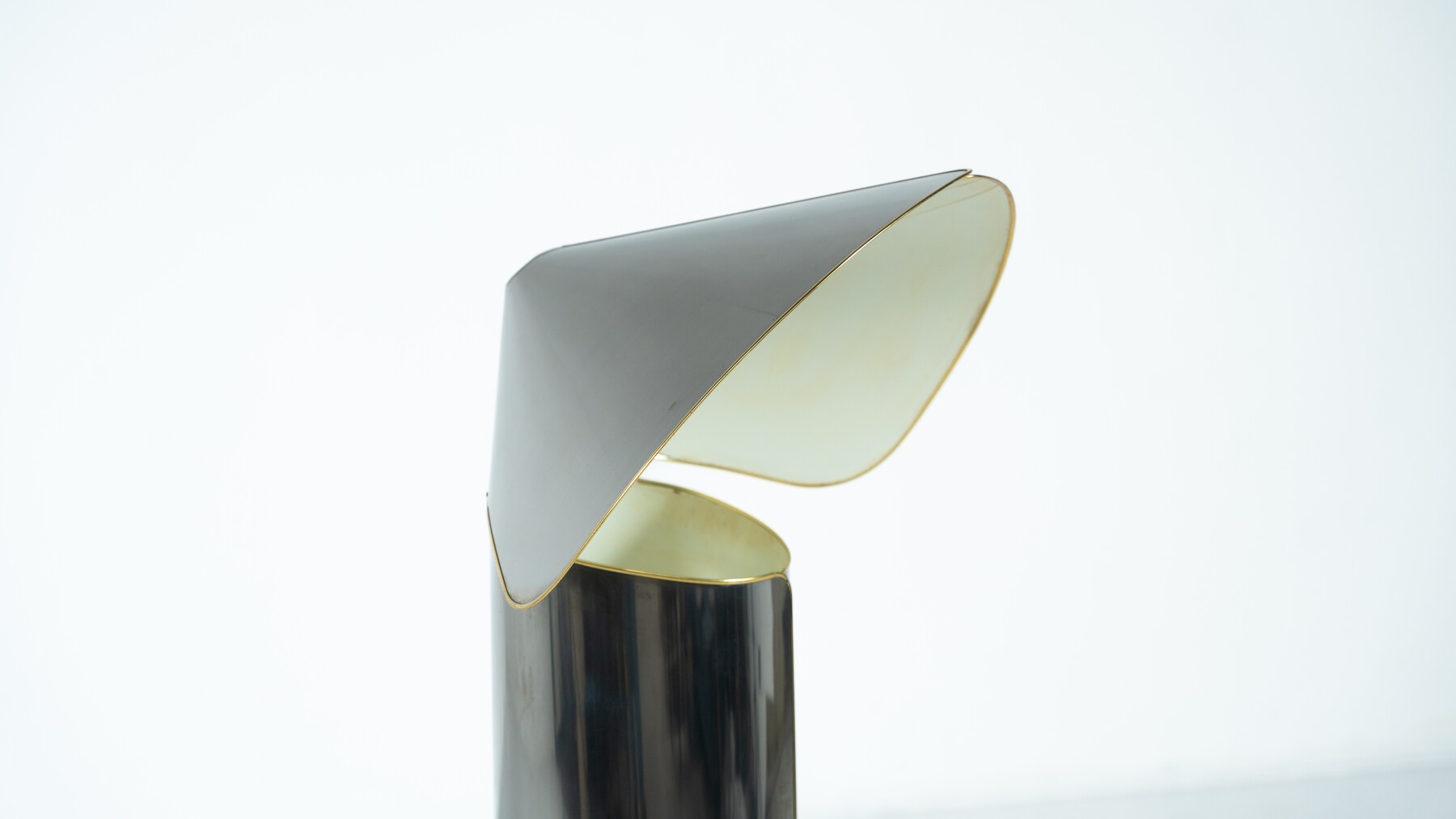 Chiara Floor Lamp  by Mario Bellini For Floss 