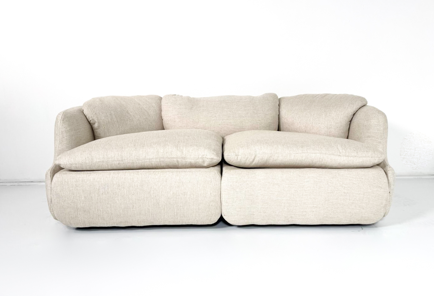 Confidential Sofa by Alberto Rosselli for Saporiti, Italy,1970s - New Beige Upholstery