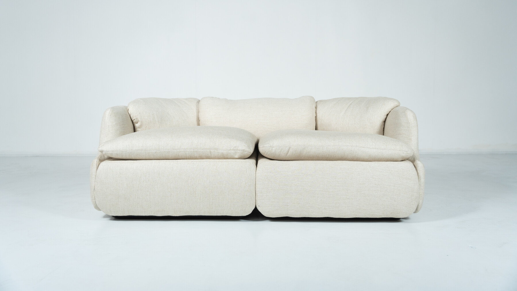Confidential Sofa by Alberto Rosselli for Saporiti, Italy,1970s - New Beige Upholstery