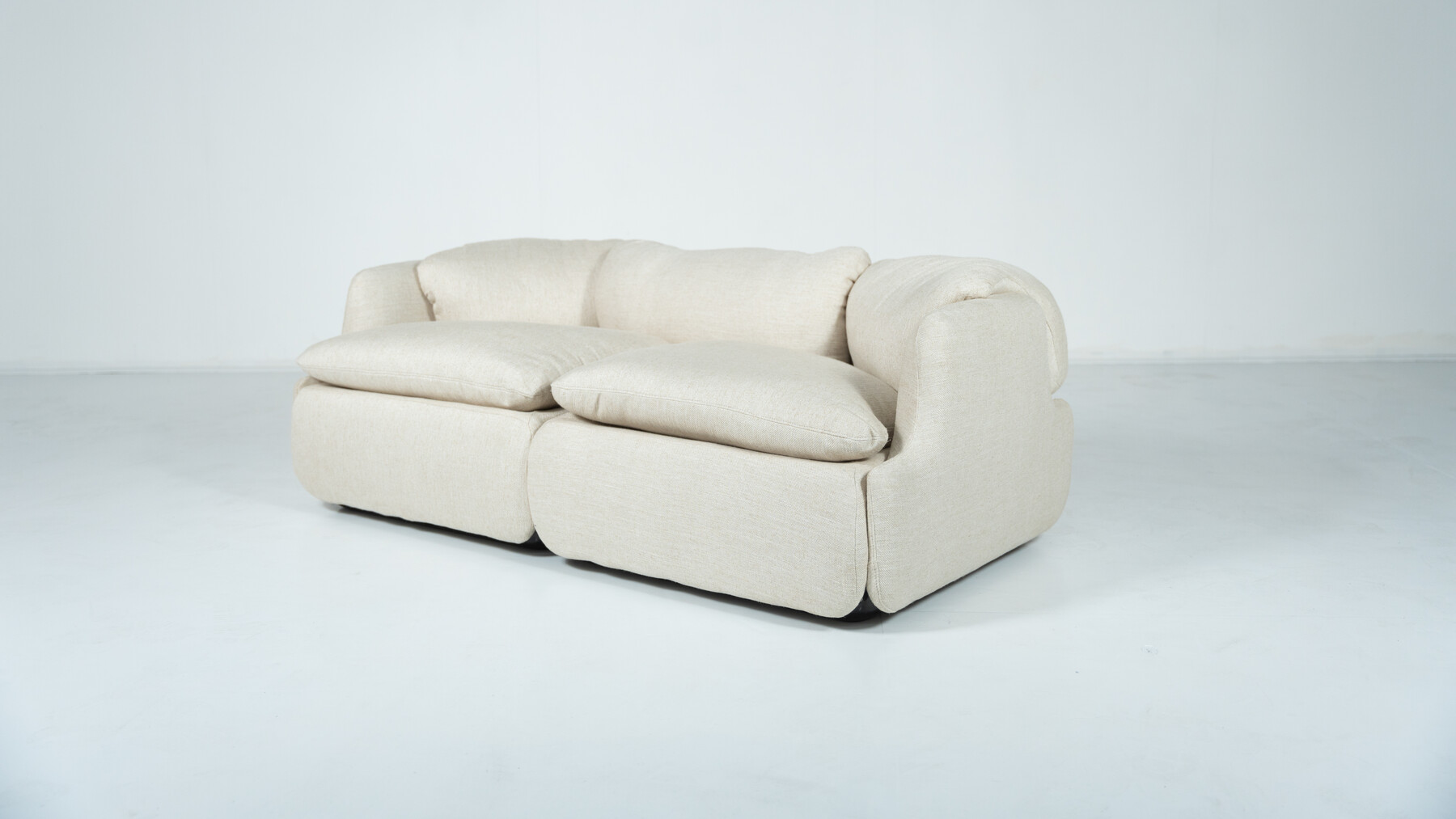 Confidential Sofa by Alberto Rosselli for Saporiti, Italy,1970s - New Beige Upholstery
