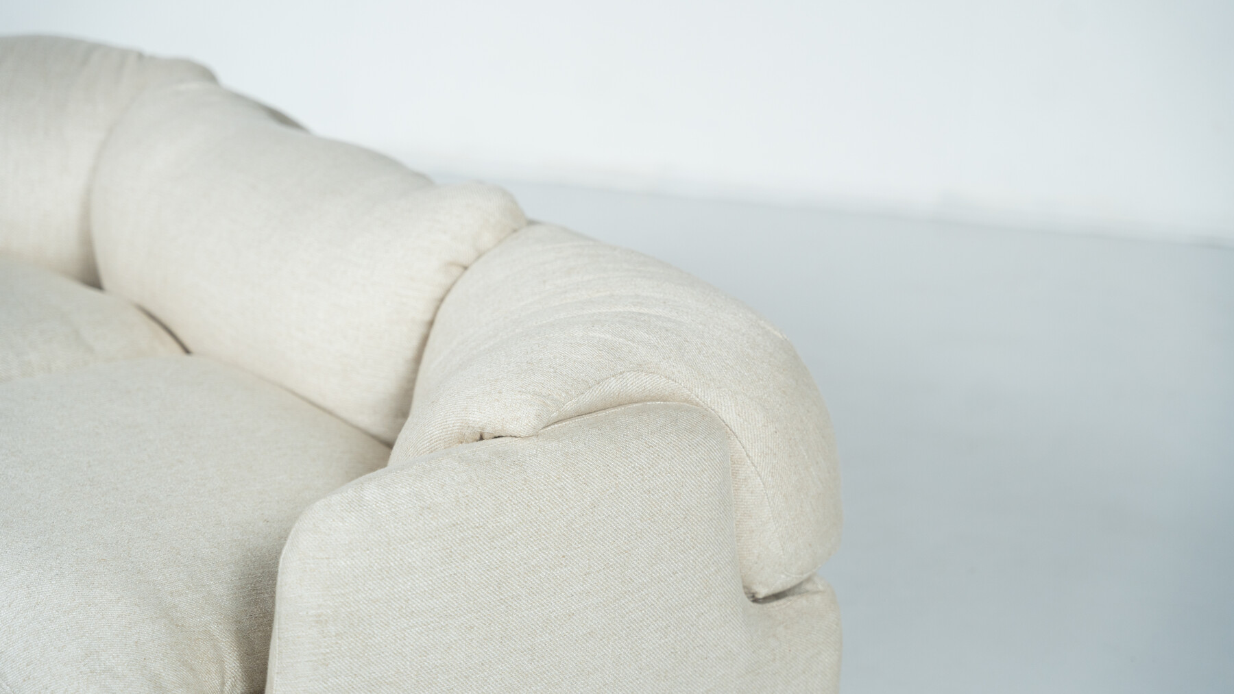 Confidential Sofa by Alberto Rosselli for Saporiti, Italy,1970s - New Beige Upholstery
