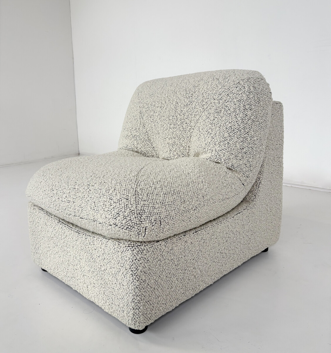 Contemporary set of 5 Armchairs, Boucle Fabric, Italy