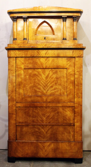 False Pair Of Austrian birch burl wood cabinets by Biedermeier - Austria 19th century