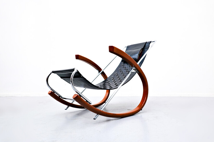 Italian rocking chair model 'Donna' by Elio di Franco for Zanotta