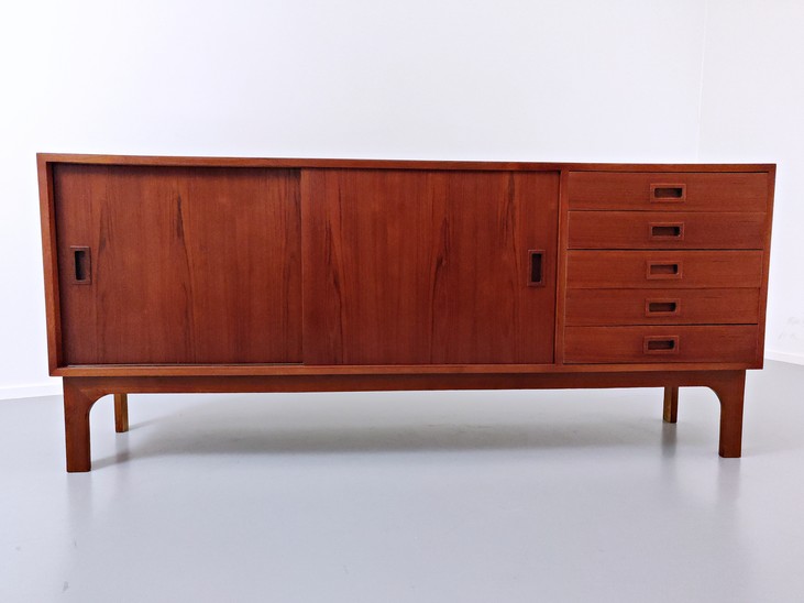 Italian sideboard by Saporiti
