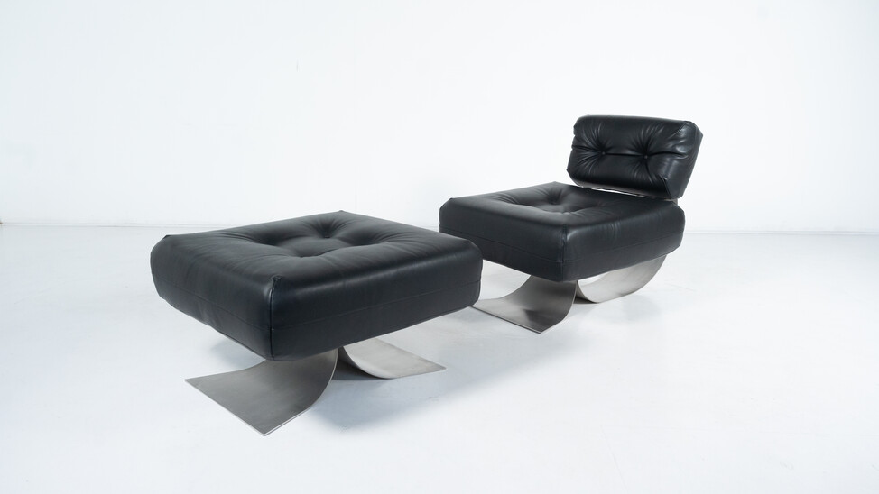 Mid-Century Black Leather Lounge chair and Ottoman Model 'Alta' by Oscar Niemeyer for Mobilier International - 1970s - 2 Available