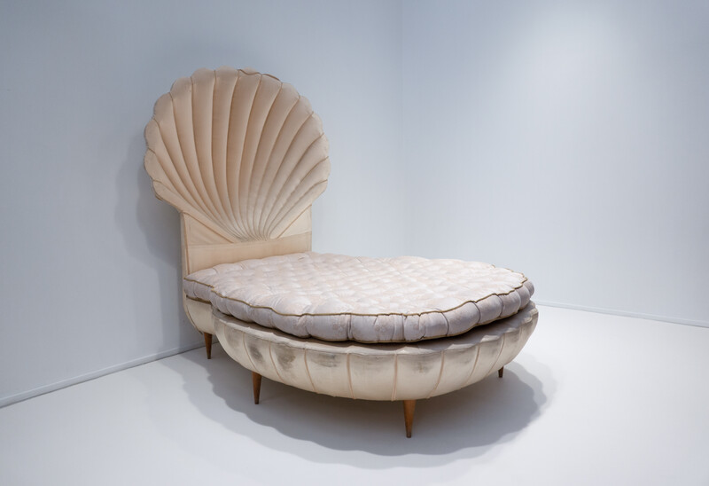 Mid-Century Clamshell Bed, Fabric, Italy, 1940s