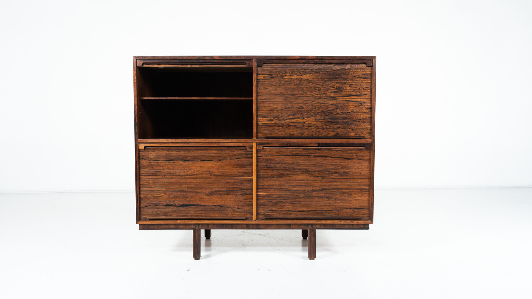 Mid-Century Highboard in the Style of Gianfranco Frattini, Italy, 1960s