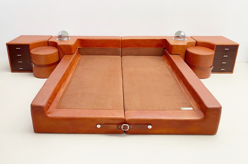 Mid-century leather bedroom set by Mariani - Italy 1970s