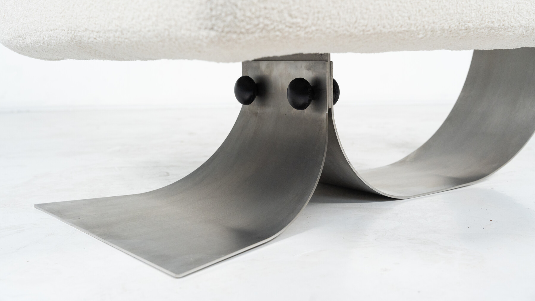 Mid-Century Lounge Chair and Ottoman Model 'Alta' by Oscar Niemeyer for Mobilier International - New Upholstery