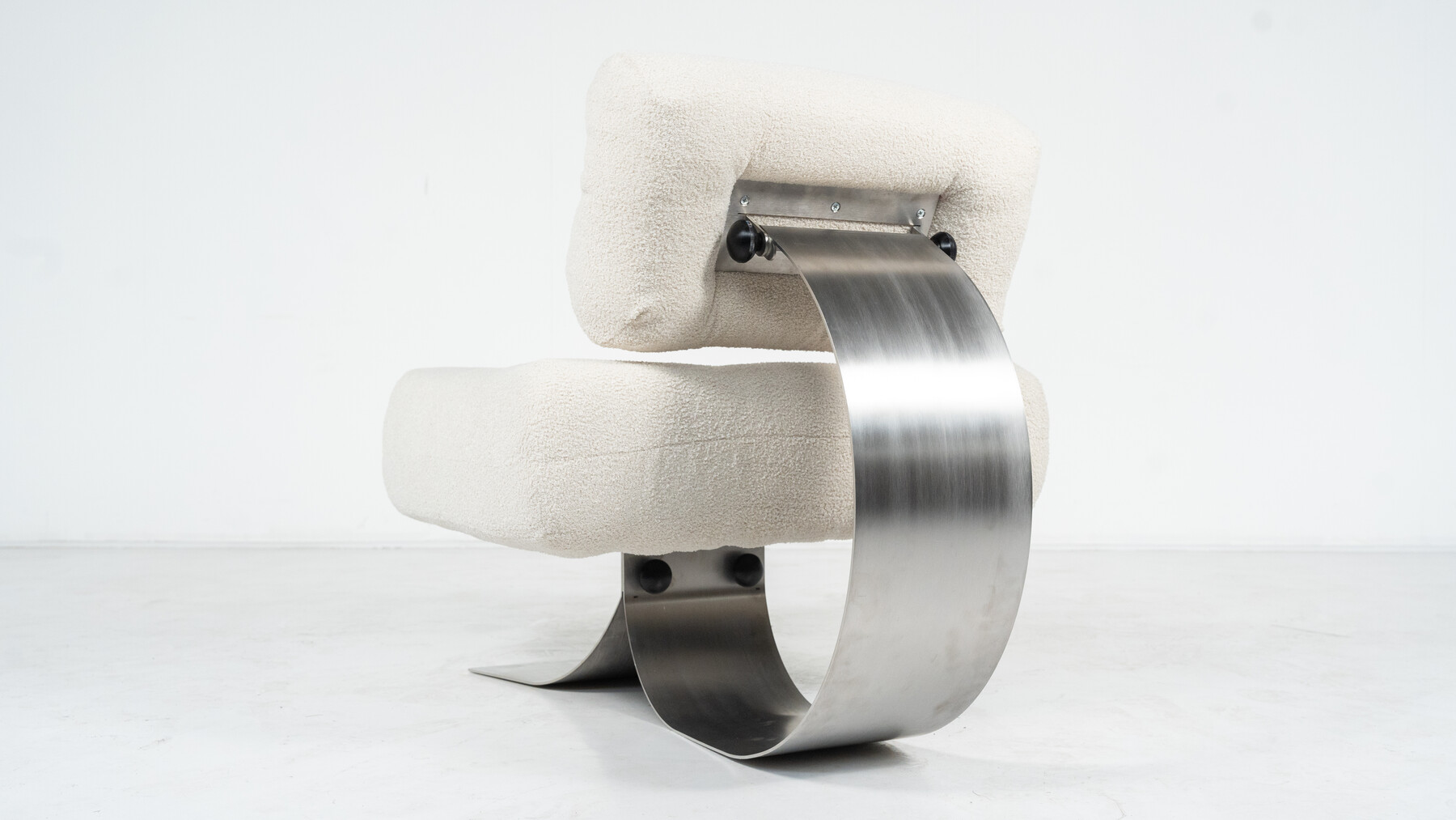 Mid-Century Lounge Chair and Ottoman Model 'Alta' by Oscar Niemeyer for Mobilier International - New Upholstery