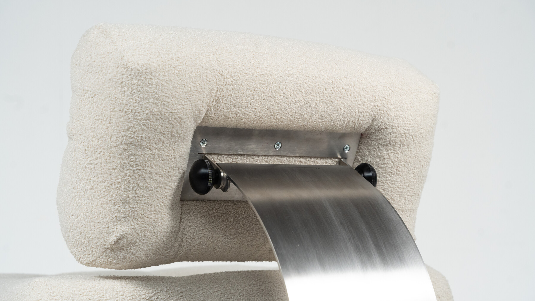 Mid-Century Lounge Chair and Ottoman Model 'Alta' by Oscar Niemeyer for Mobilier International - New Upholstery