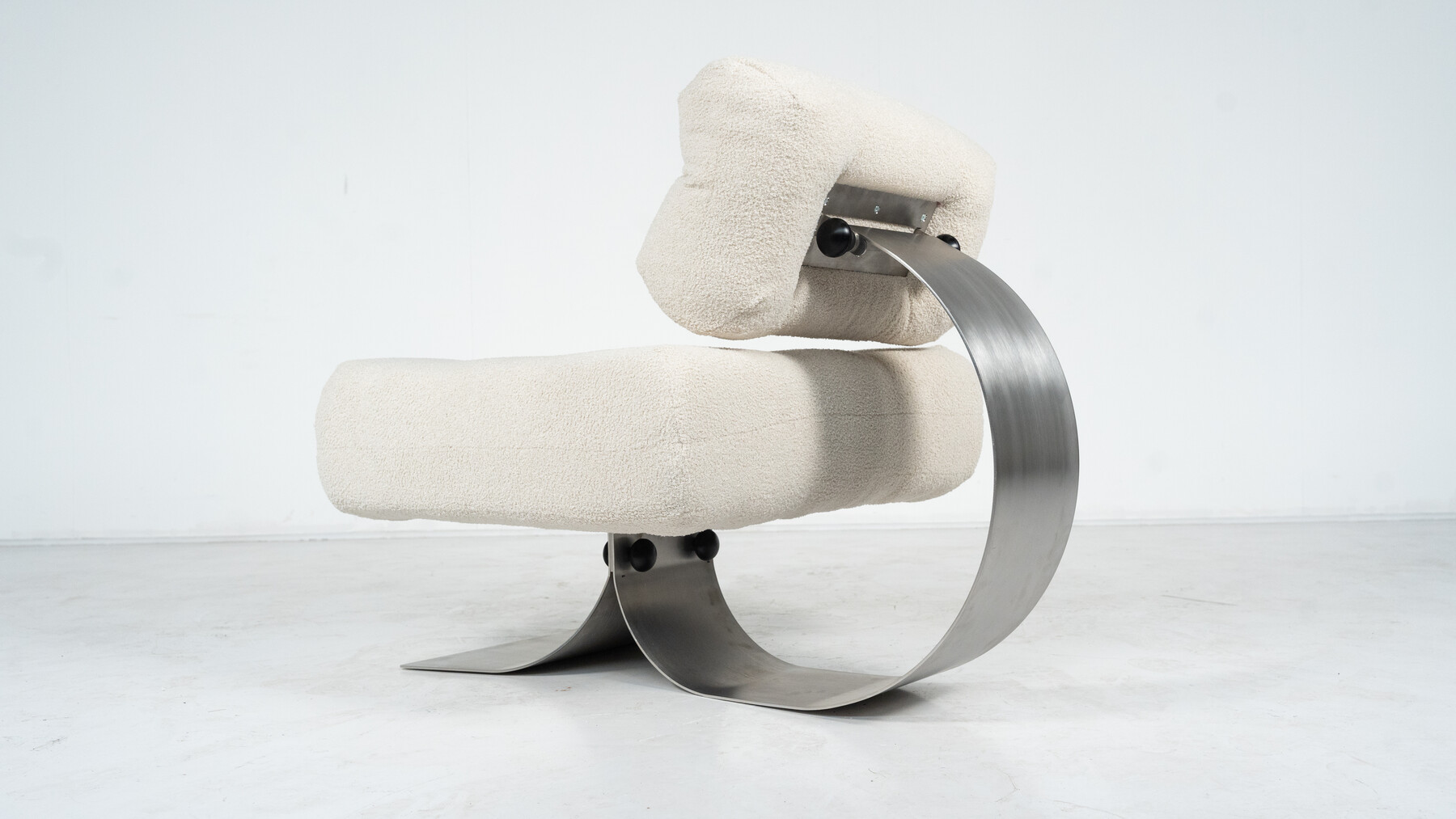 Mid-Century Lounge Chair and Ottoman Model 'Alta' by Oscar Niemeyer for Mobilier International - New Upholstery