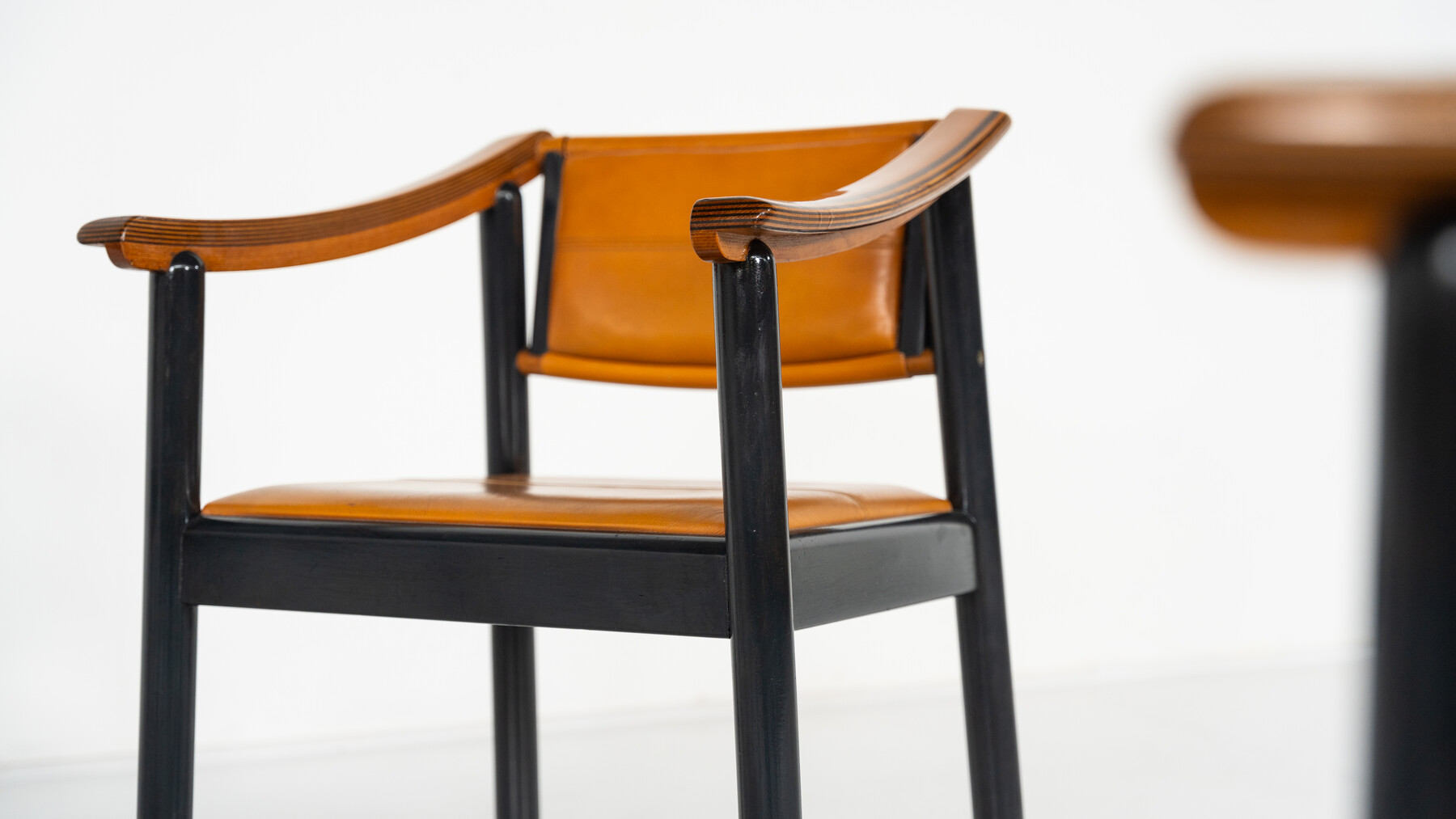 Mid-Century Modern 4 Armchairs in the style of Scarpa, Wood and Leather, Italy, 1960s