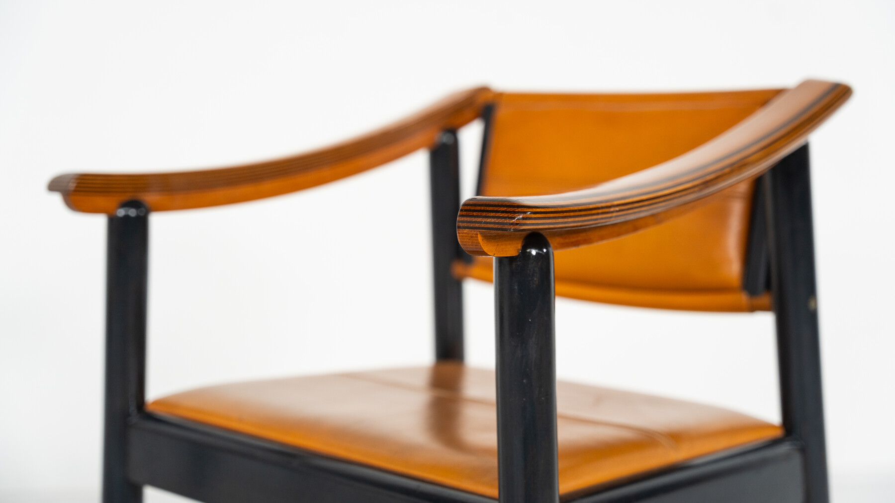 Mid-Century Modern 4 Armchairs in the style of Scarpa, Wood and Leather, Italy, 1960s