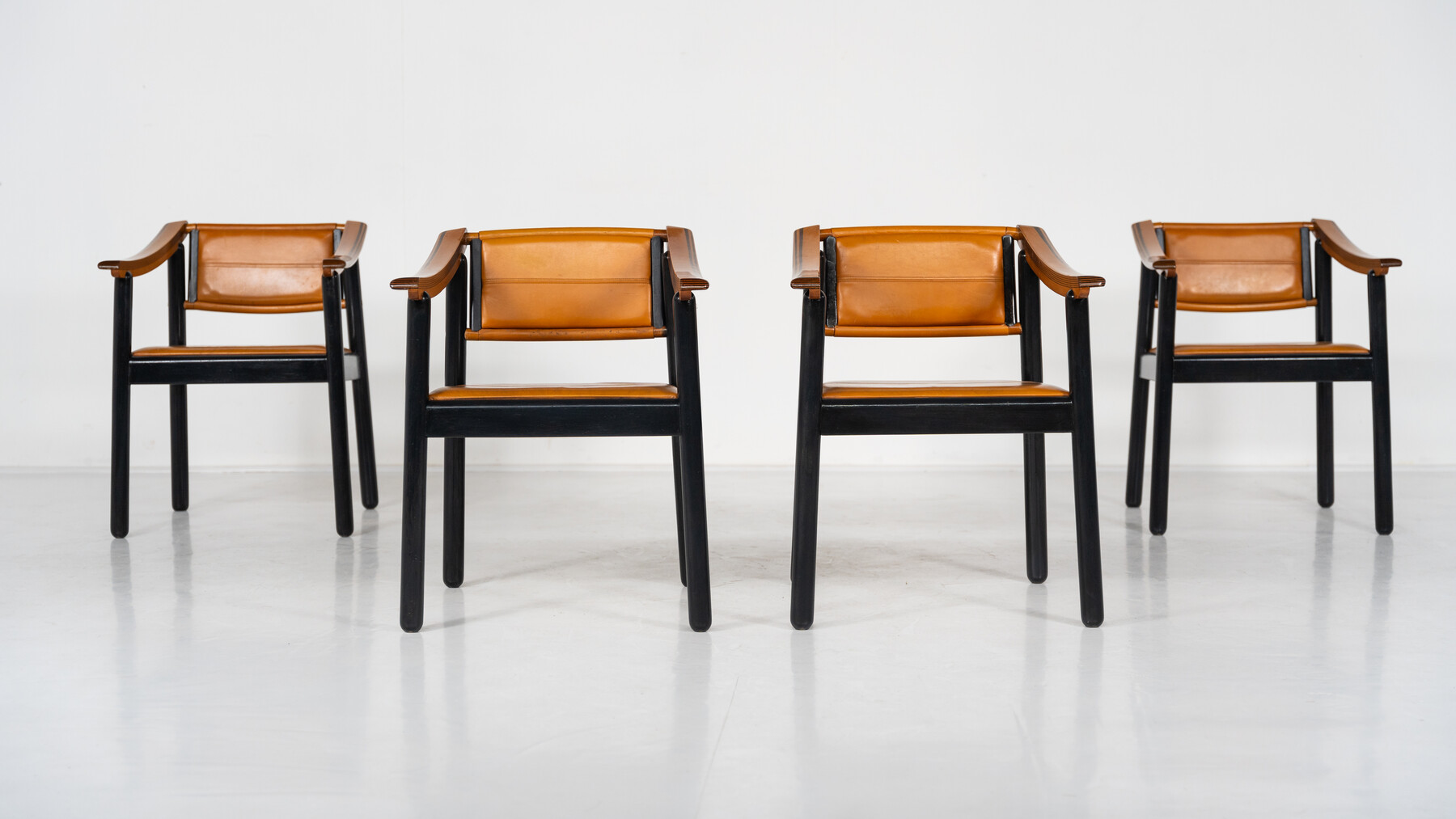 Mid-Century Modern 4 Armchairs in the style of Scarpa, Wood and Leather, Italy, 1960s