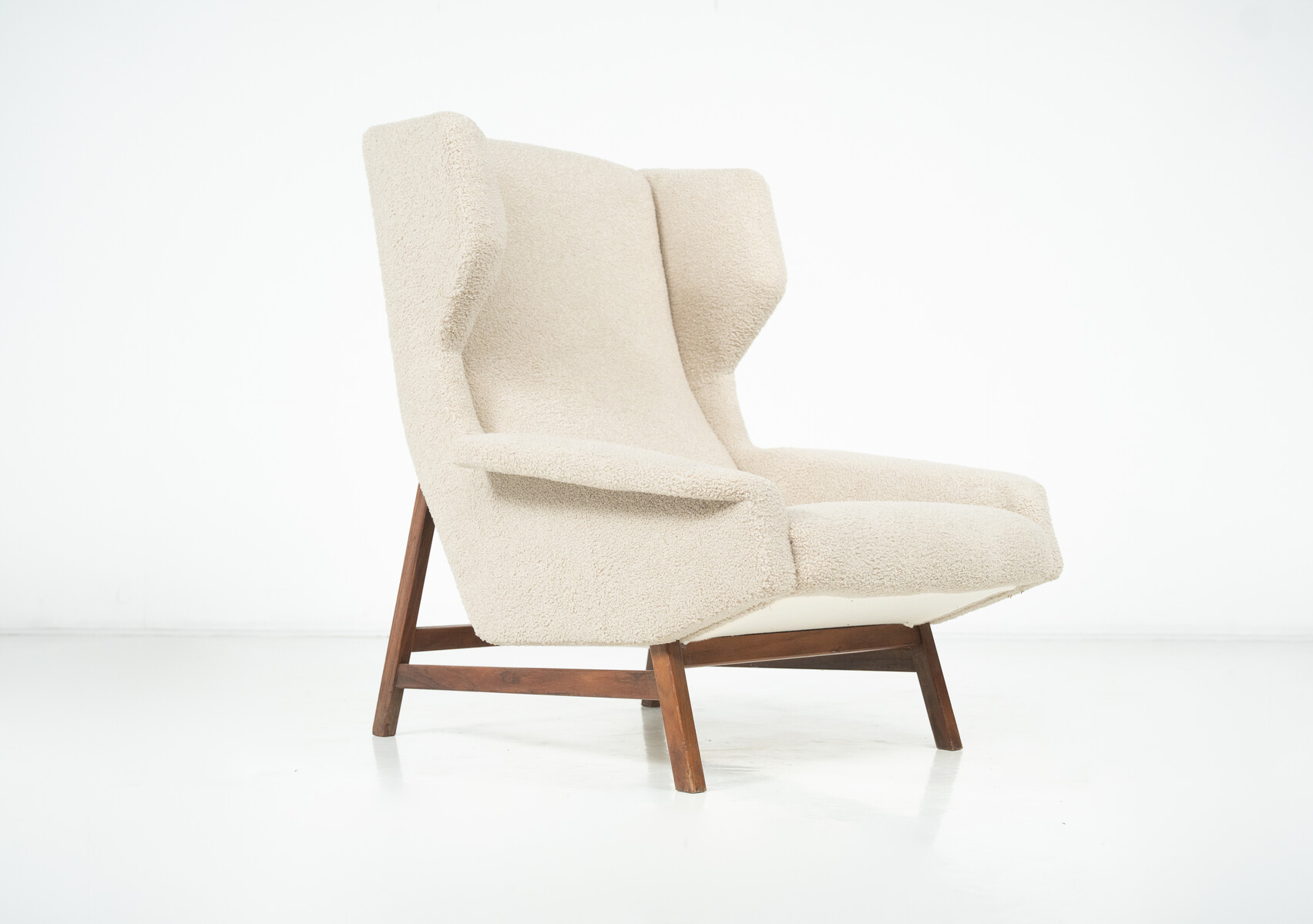 Mid-Century Modern Armchair 877 by Gianfranco Frattini for Cassina, New Beige Upholstery