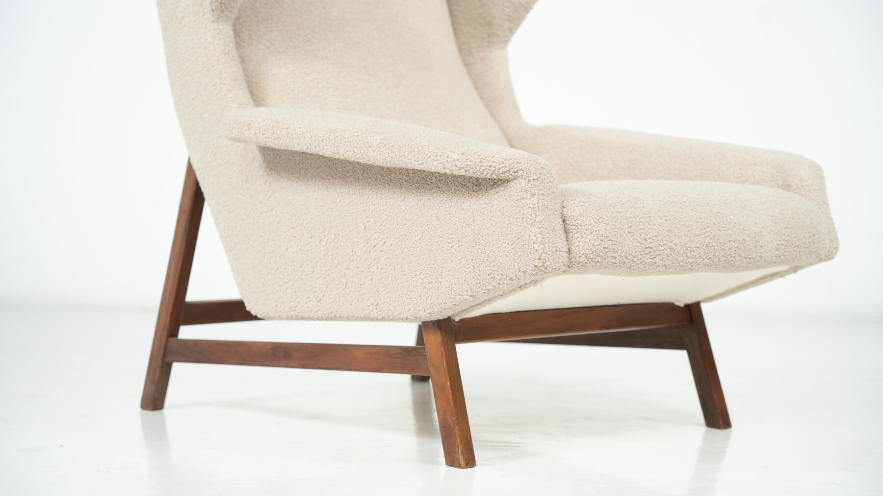 Mid-Century Modern Armchair 877 by Gianfranco Frattini for Cassina, New Beige Upholstery