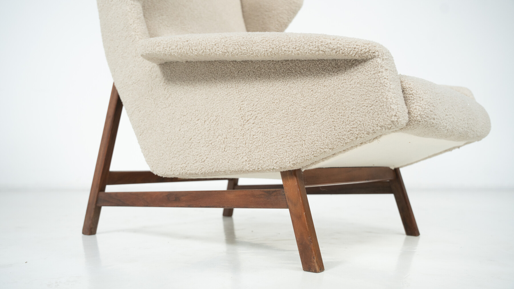 Mid-Century Modern Armchair 877 by Gianfranco Frattini for Cassina, New Beige Upholstery
