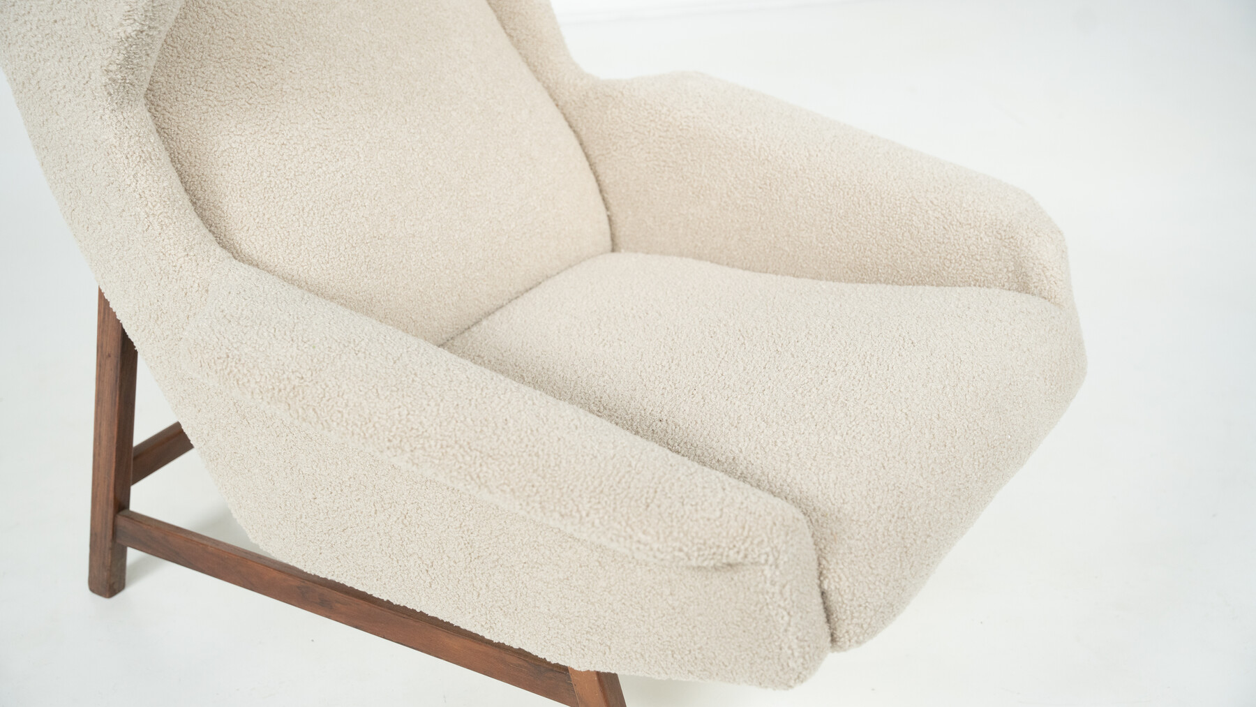 Mid-Century Modern Armchair 877 by Gianfranco Frattini for Cassina, New Beige Upholstery