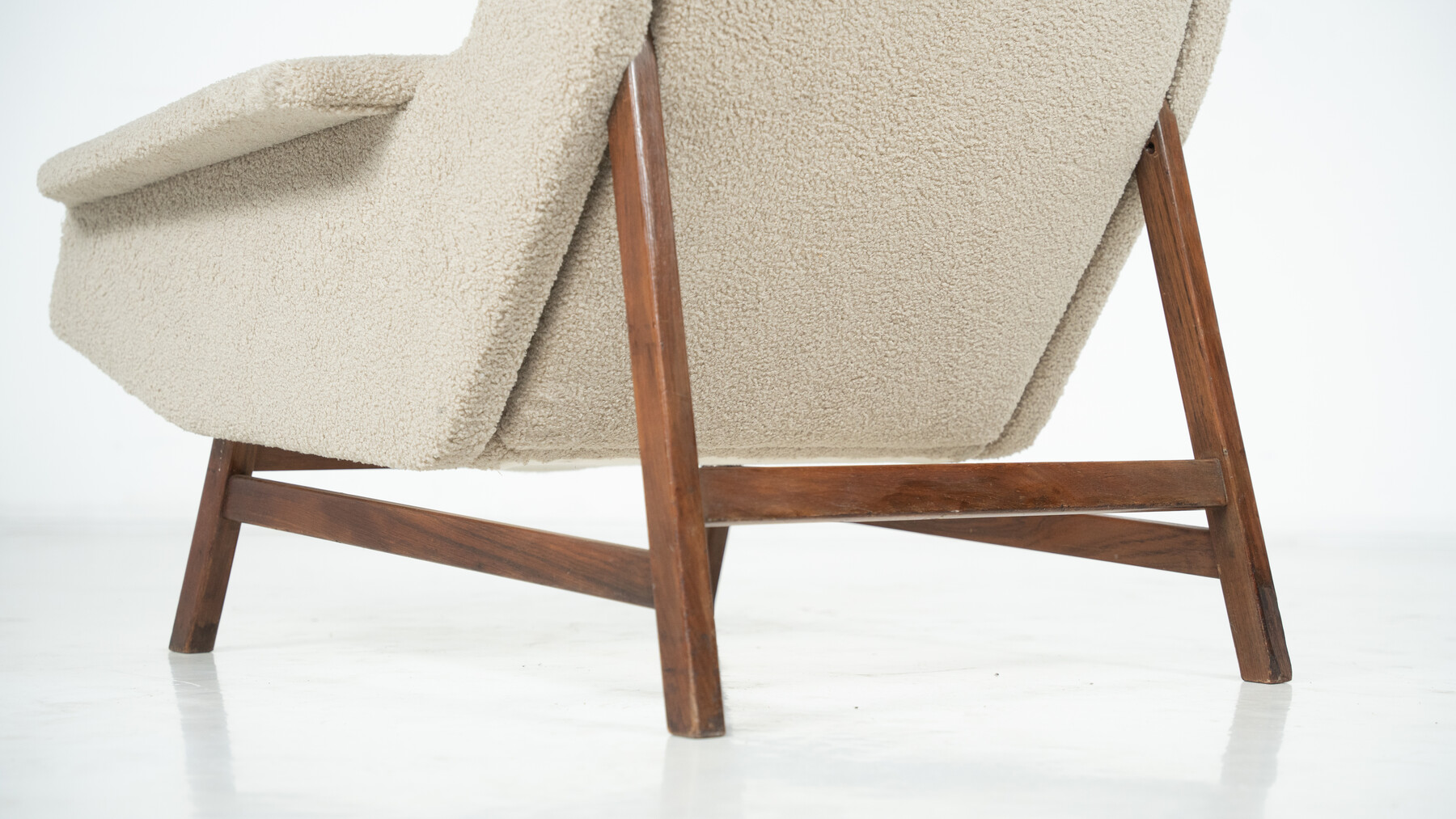 Mid-Century Modern Armchair 877 by Gianfranco Frattini for Cassina, New Beige Upholstery