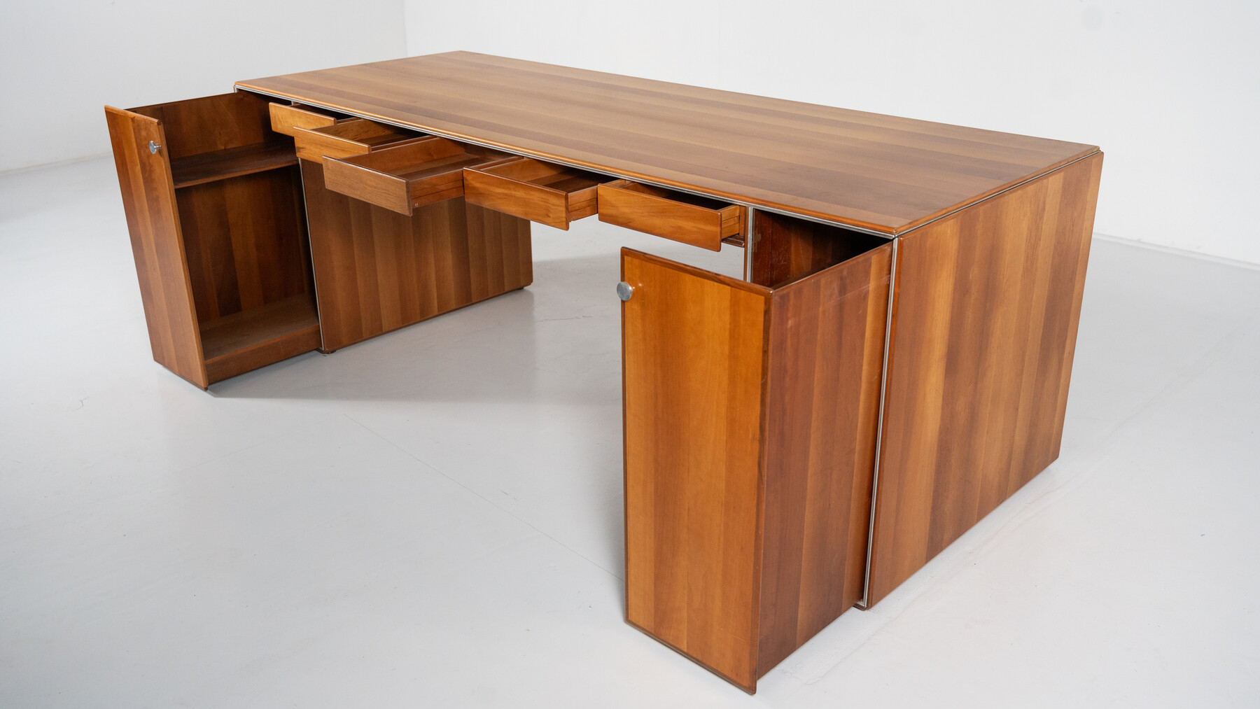Mid-Century Modern Desk by Afra and Tobia Scarpa, Stildomus 1970s