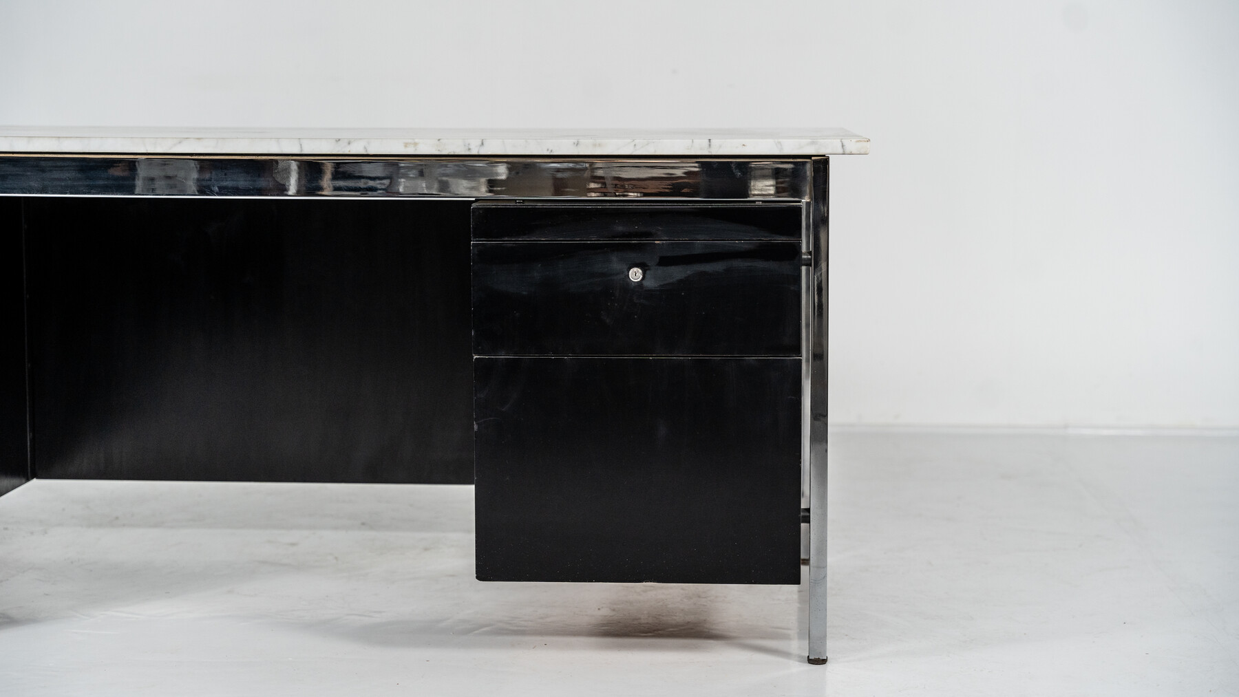 Mid-Century Modern Desk by Florence Knoll for Knoll international