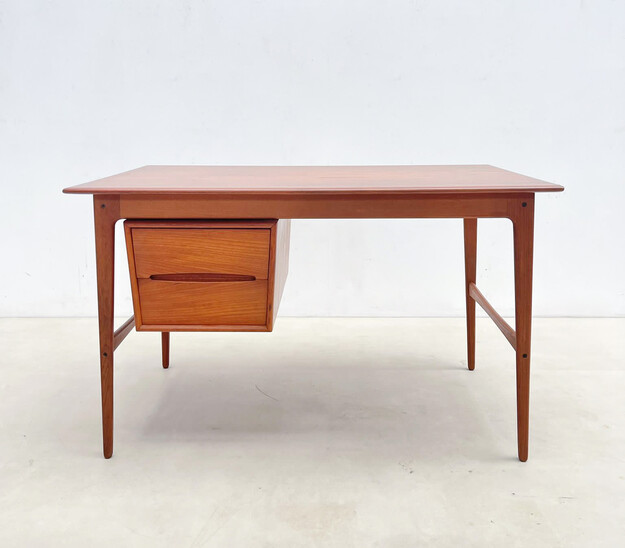 Mid-Century Modern Desk by Møbelfabrik, Adjustable Drawers, Denmark
