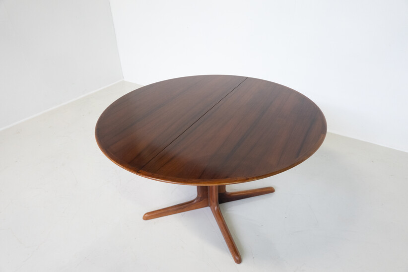 Mid-Century Modern Extendable Dining Room Table by Niels Otto Møller for J.L. Møllers, 1970s