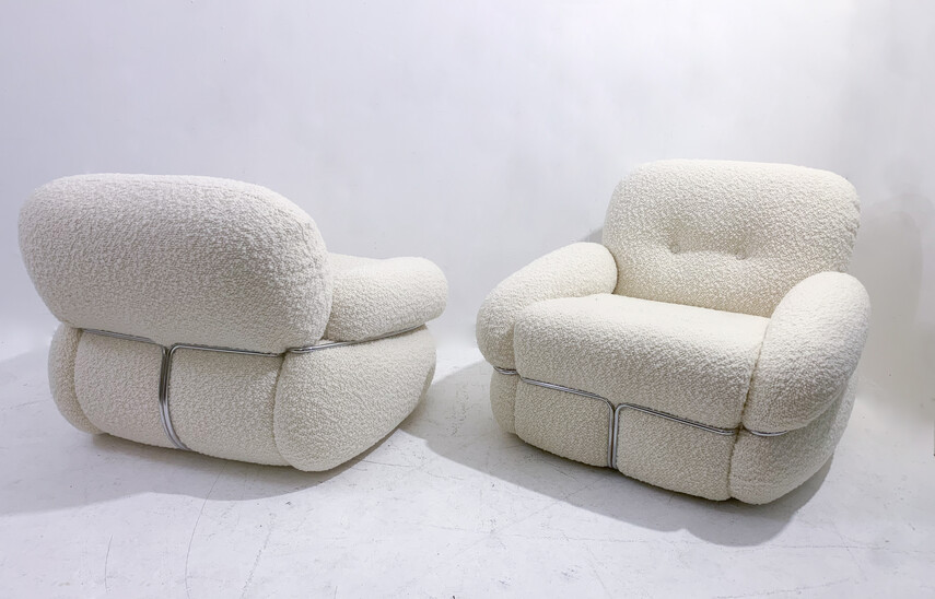 Mid-Century Modern Italian Pair of Armchairs, White Bouclette Fabric, 1970s