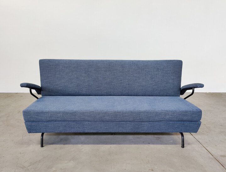 Mid-Century Modern Italian Sofa Bed, 1960s - New Upholstery 