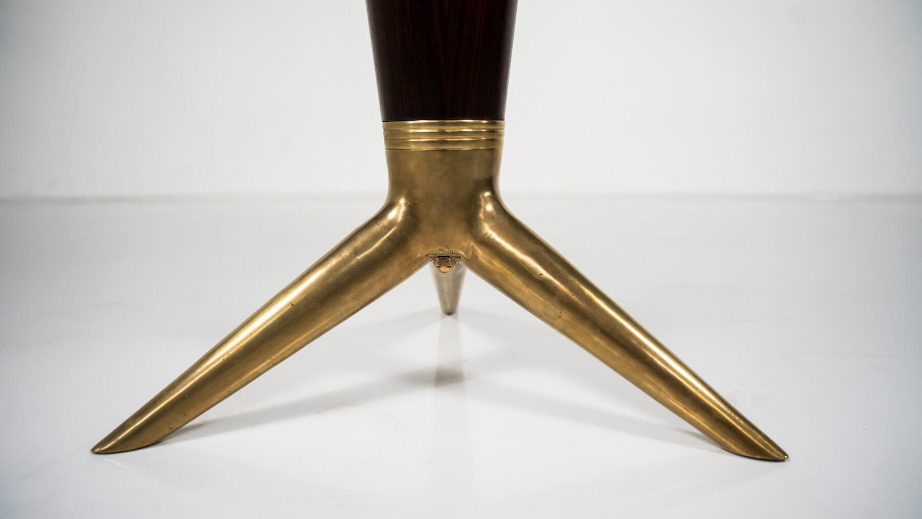 Mid-Century Modern Maple and Brass Round Gueridon by I.S.A Bergamo, 1950s