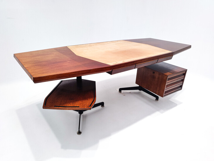 Mid-Century Modern Osvaldo Borsani Executive Desk for Tecno, Italy 1950s