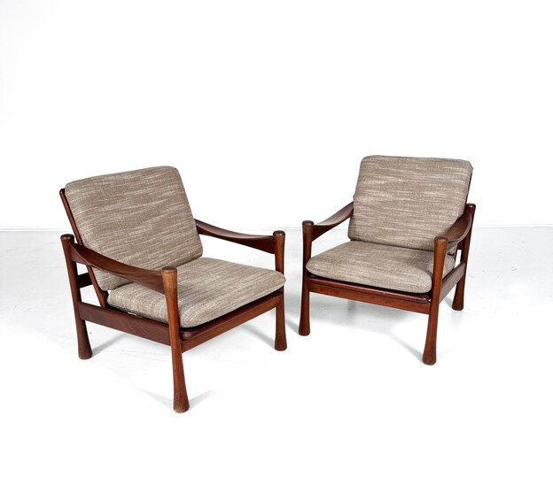 Mid-Century Modern Pair of Armchairs 