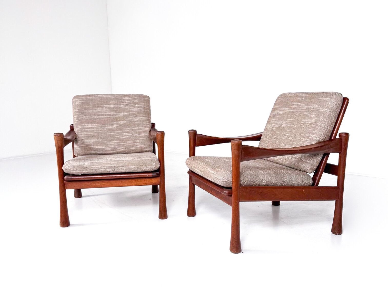Mid-Century Modern Pair of Armchairs 