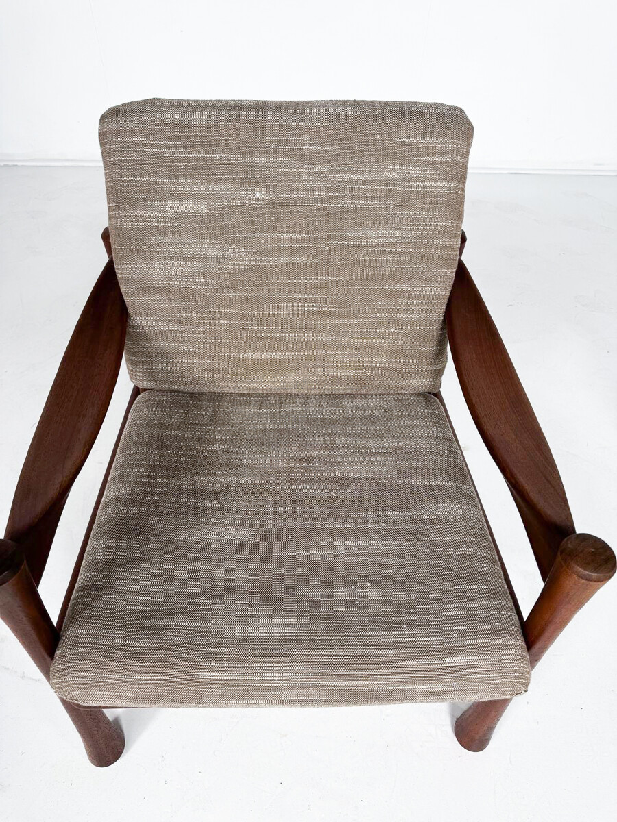 Mid-Century Modern Pair of Armchairs 