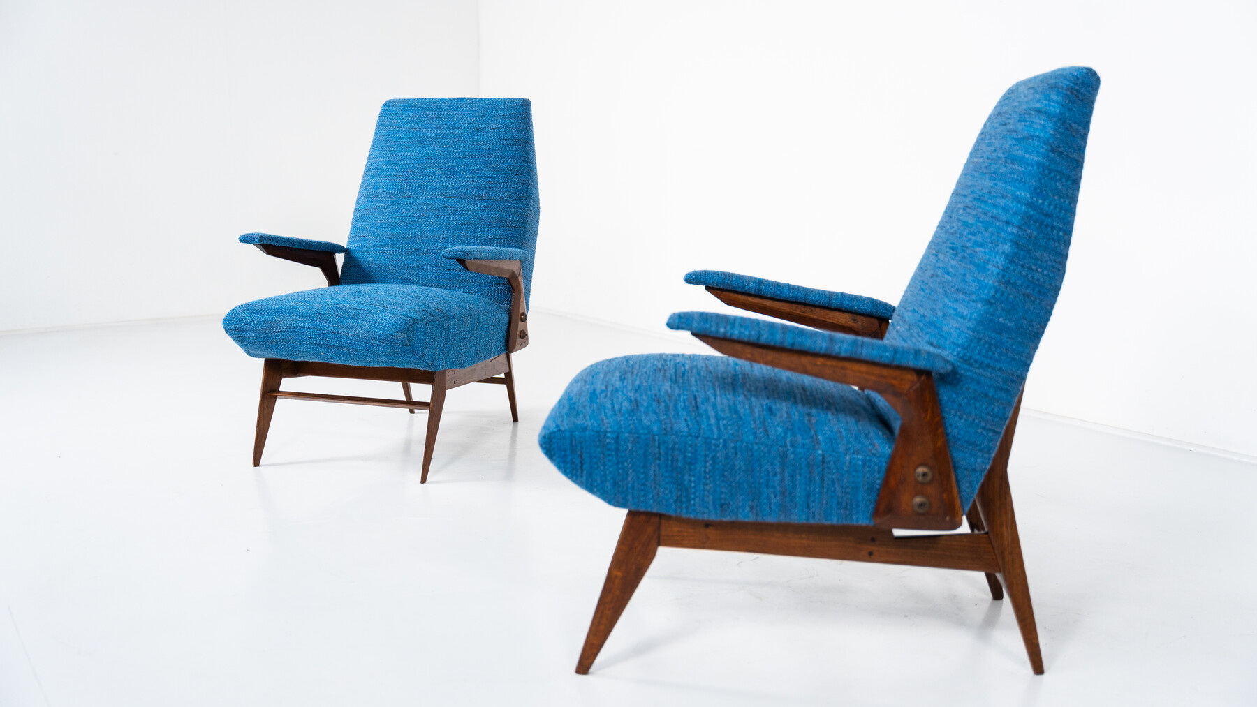 Mid-Century Modern Pair of Armchairs by Vittorio Dassi, Italy, 1960s - New Upholstery