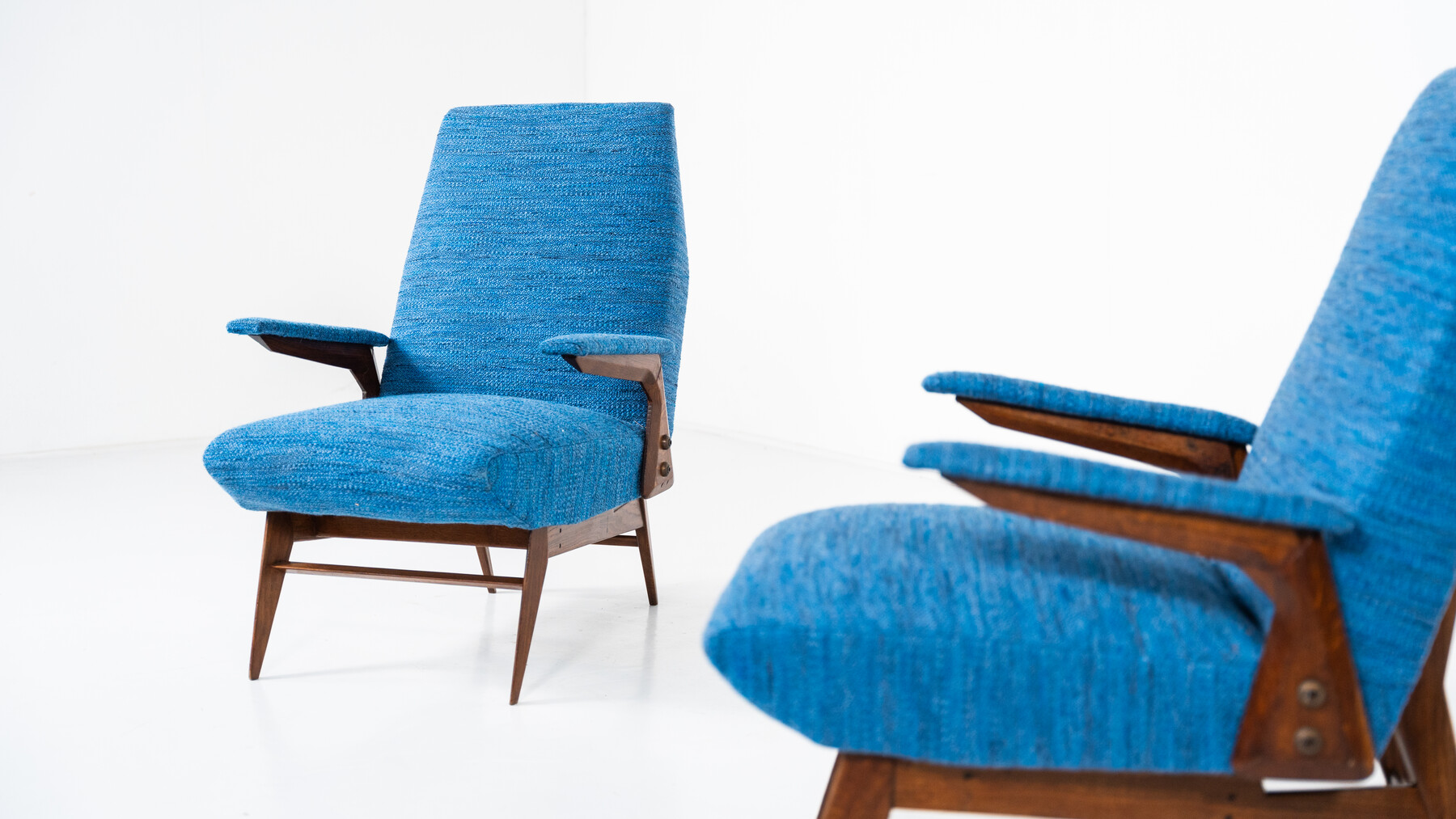 Mid-Century Modern Pair of Armchairs by Vittorio Dassi, Italy, 1960s - New Upholstery