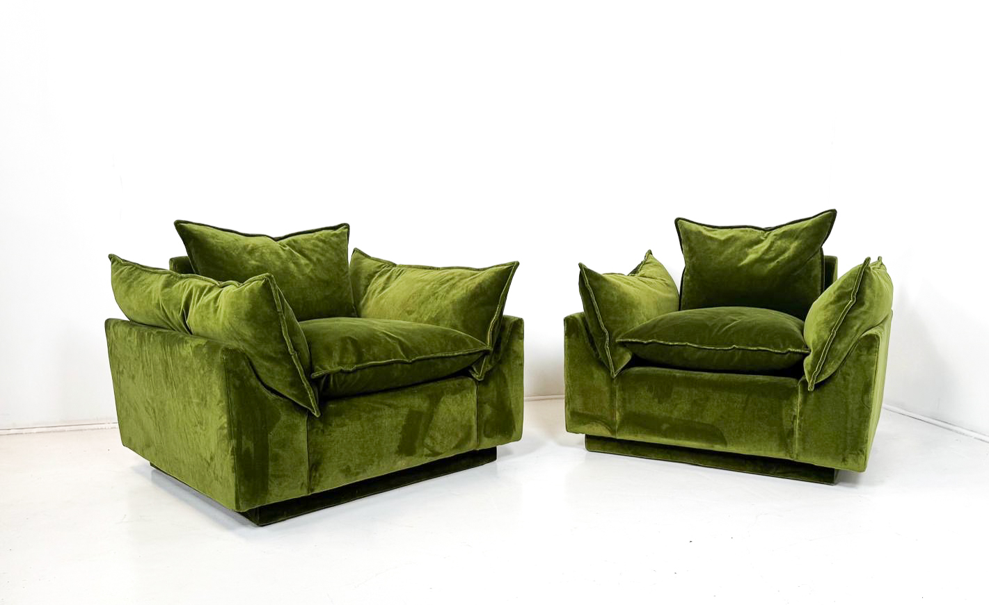 Mid-Century Modern Pair of Armchairs 