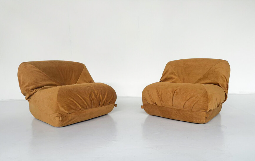 Mid-Century Modern Pair of Armchairs, Italy, 1970s