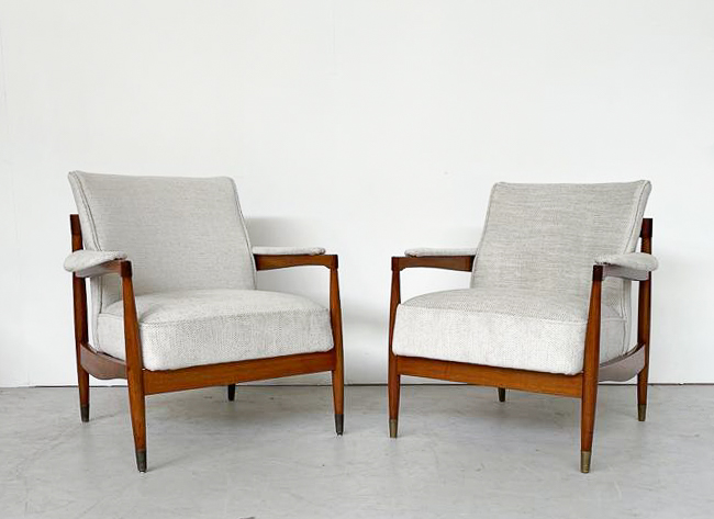 Mid-Century Modern Pair of Armchairs, Wood and Grey Fabric, Italy, 1960s - New Upholstery