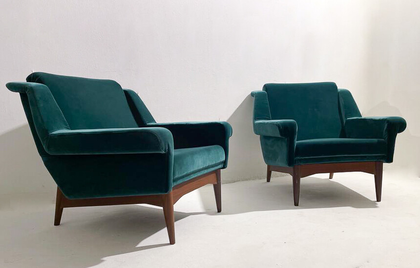 Mid-Century Modern Pair of Green Velvet Armchairs, Italy, 1960s